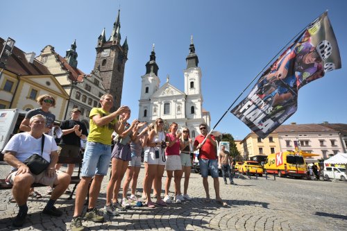 V kopcovité klatovské etapě West Bohemia Tour se ve spurtu třicítky jezdců prosadil Matyáš Fiala na třetí místo